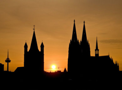 Sonnenuntergang hinter dem Kölner Dom